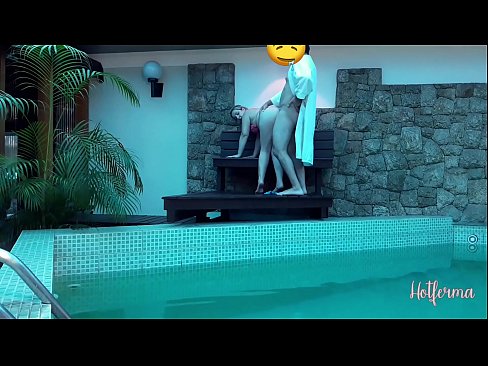 ❤️ A főnök meghívja a szobalányt a medencébe, de nem tud ellenállni egy forró ️❌ Szex videó at hu.sexafinkarasskaz.ru ❌